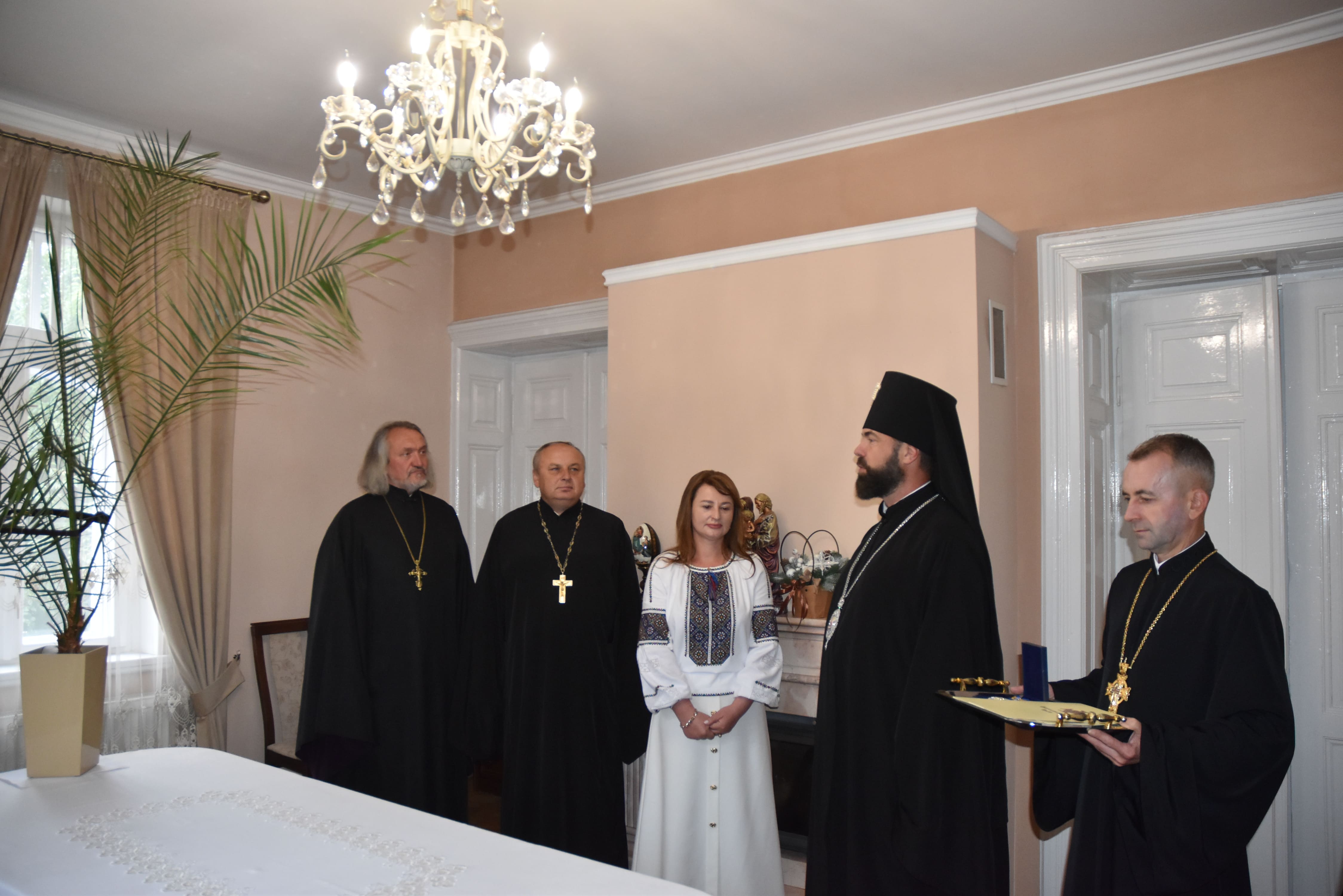 Владика Юліан нагородив Світлану Ілійчук високою церковною нагородою