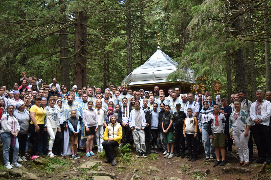 Традиційне паломництво вірних Коломийської Єпархії до місця з’явлення Пресвятої Богородиці в урочищі Ґаджина села Бистрець