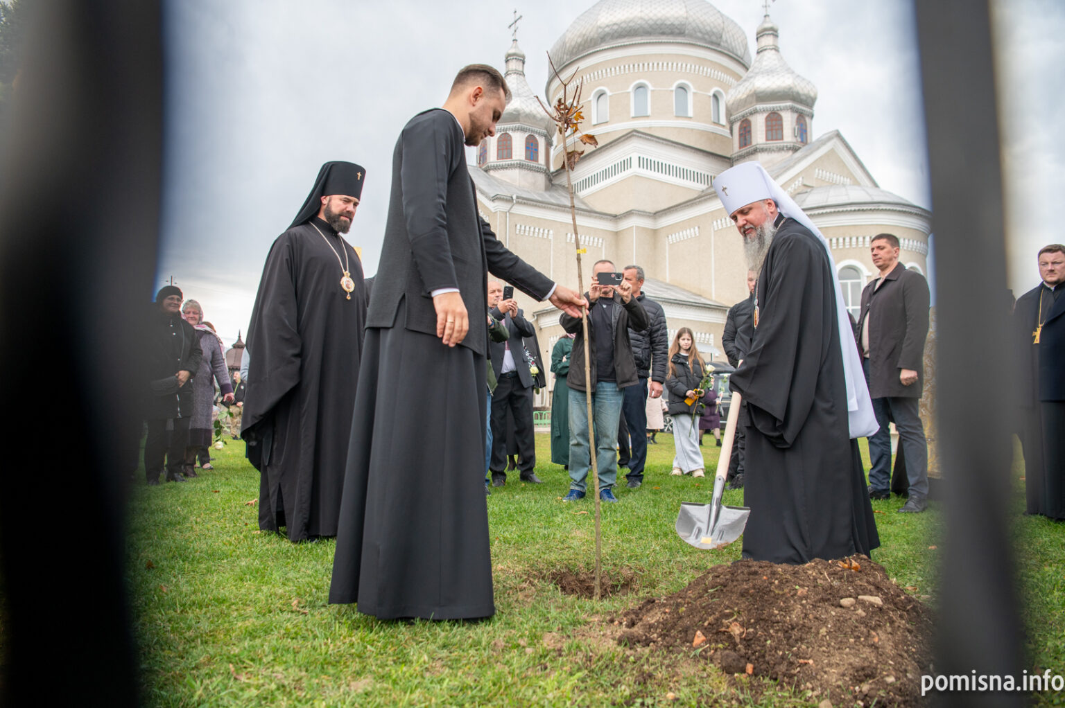 Блаженнійший Митрополит Епіфаній взяв участь у закладенні саду  «Віри та свободи» в селі Старий Косів