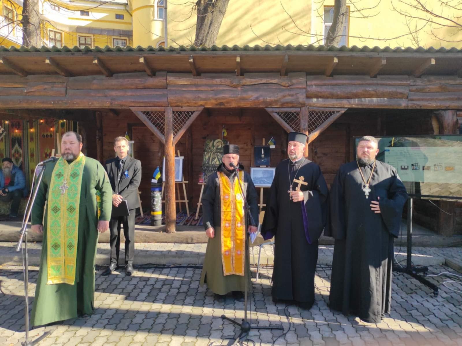 Благодійний ярмарок “Між небом і землею”  в місті Коломия