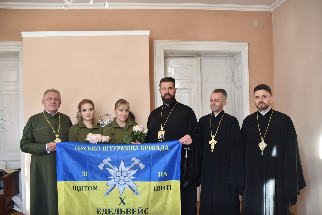 Владика Юліан зустрівся із офіцерами 10-ї окремої гірсько-штурмової бригади «Едельвейс»