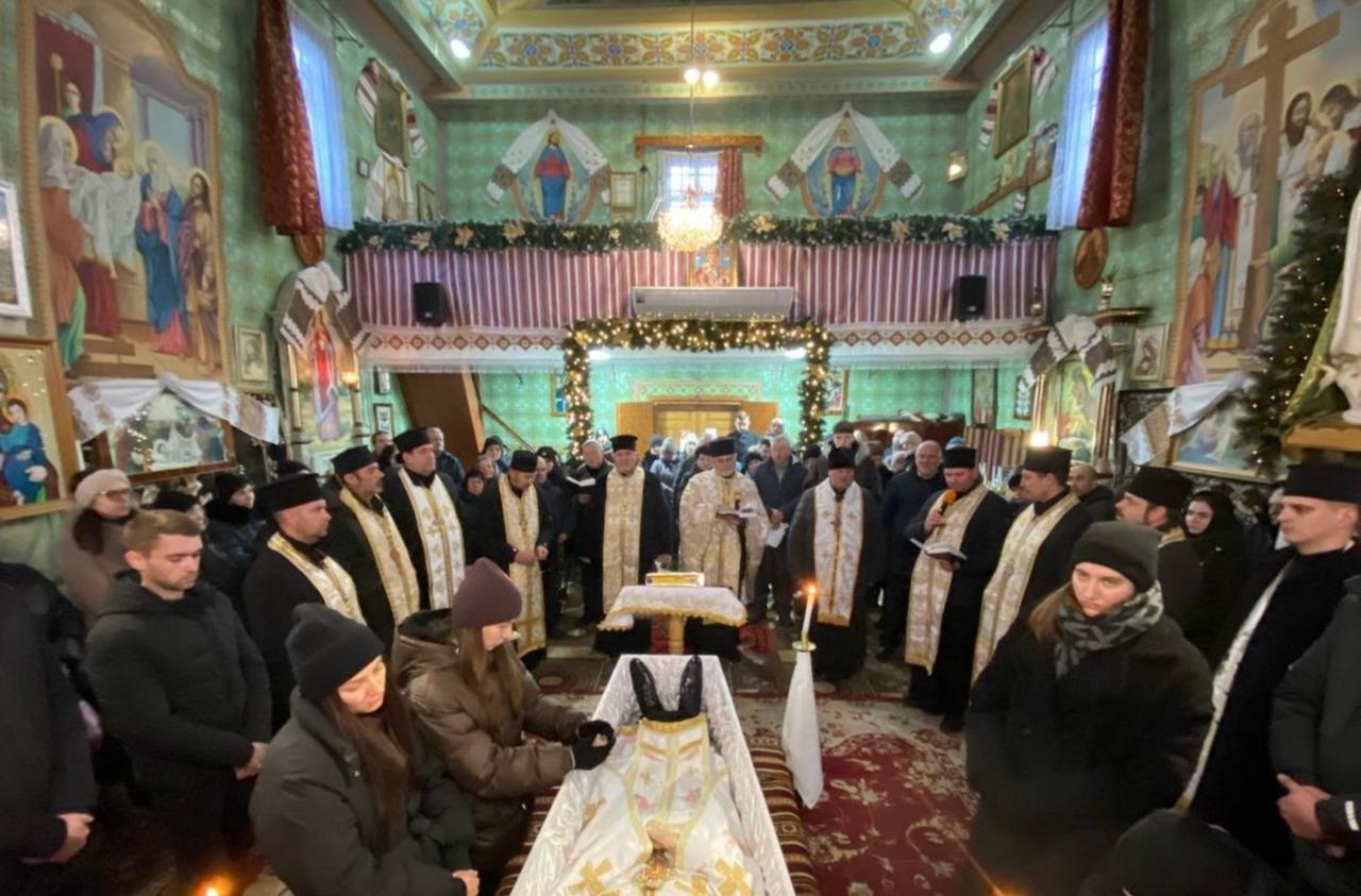 Благочинний Косівського благочиння митр. прот. Іван Близнюк очолив Парастас за спочилим митр. прот. Степаном Губернатом