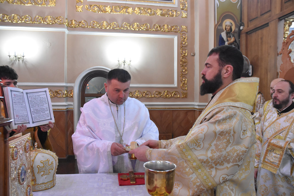Архіпастирське служіння в неділю перед Богоявленням