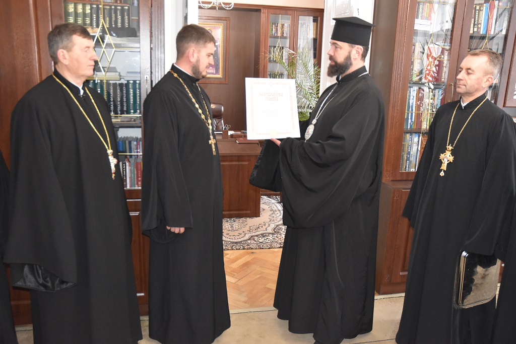 Архієпископ Юліан нагородив ієрея Василя Старжинського високою церковною нагородою