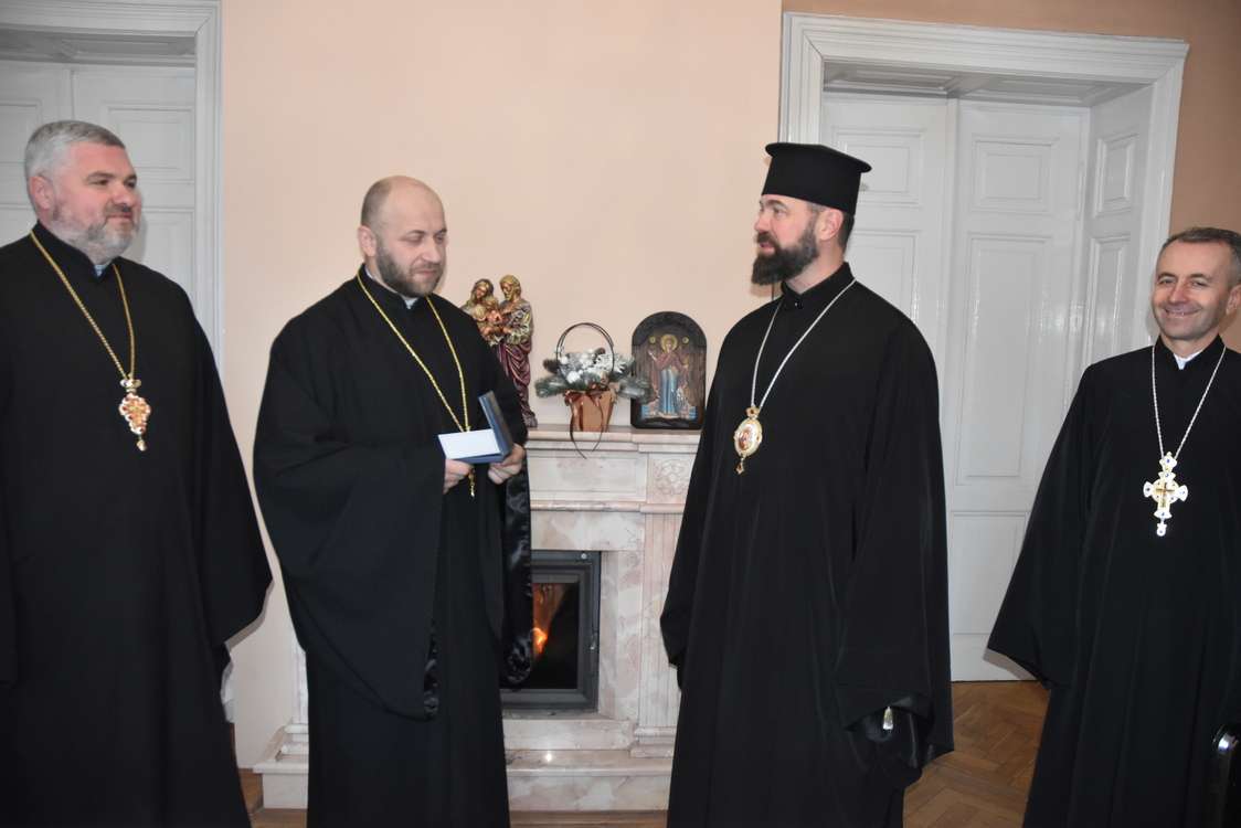 Владика Юліан нагородив прот. Андрія Лінкевича високою церковною нагородою