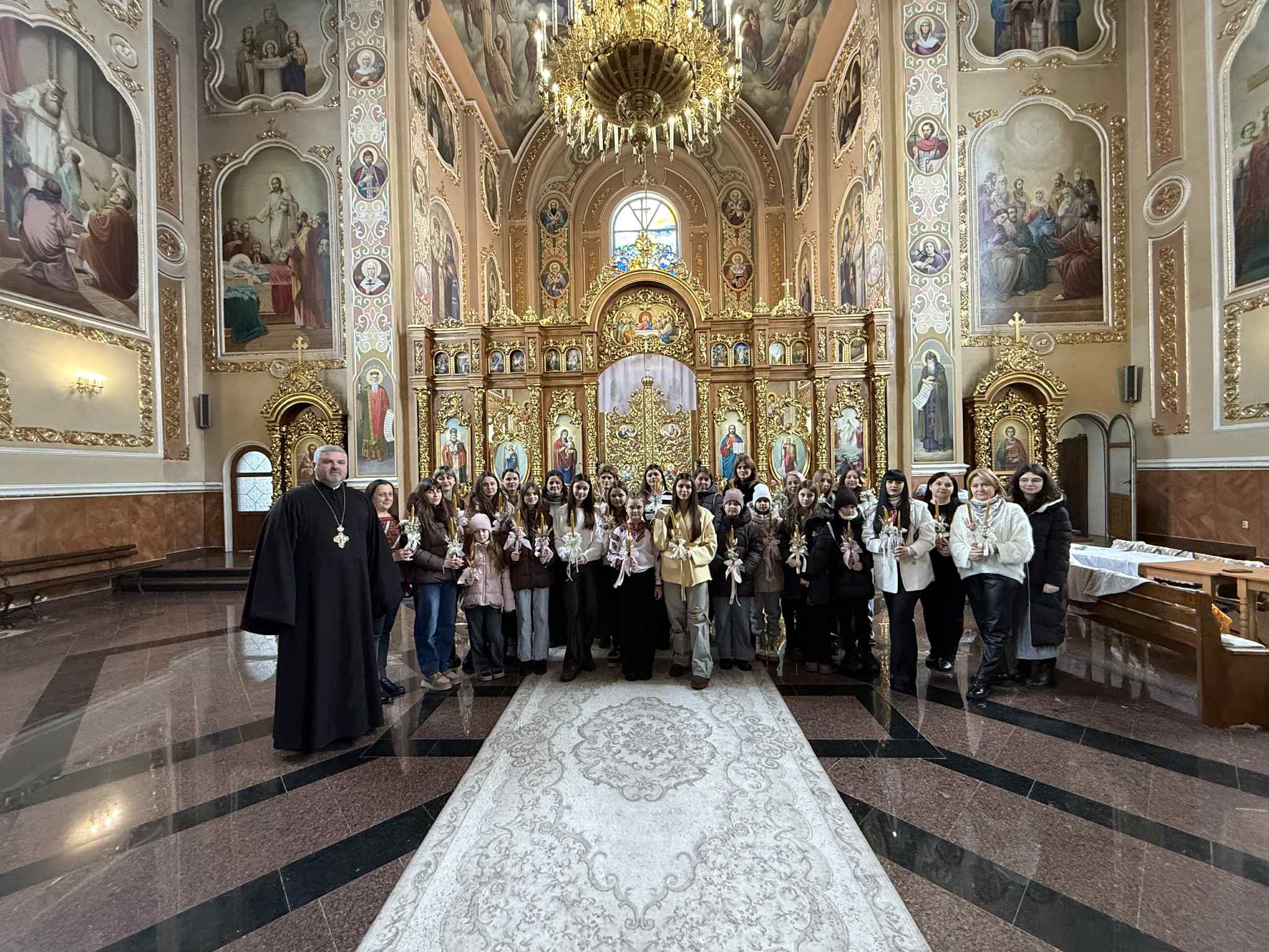 Майстер-клас із оздоблення Стрітенської свічки у Кафедральному Соборі Преображення Господнього міста Коломия