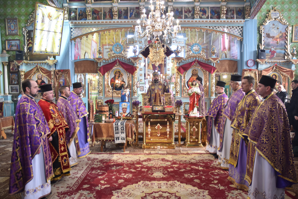 Владика Юліан звершив заупокійне богослужіння  за спочилим митр. прот. Степаном Губернатом у 40-й день від дня його упокоєння