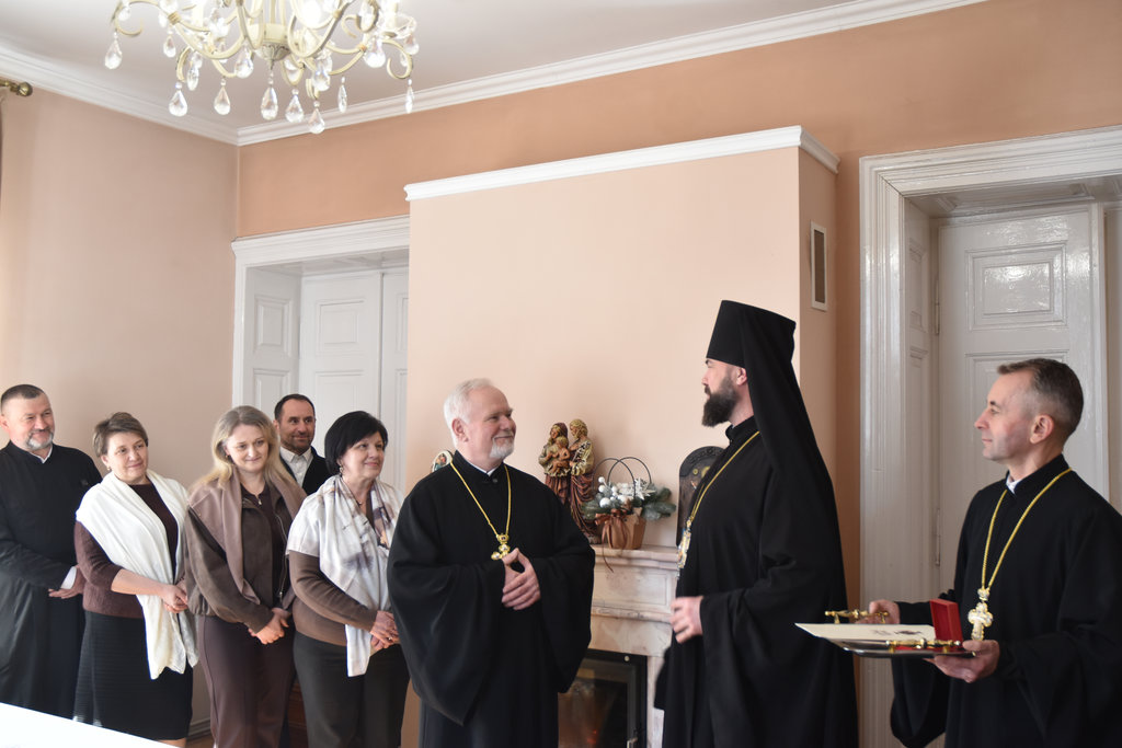 Архієпископ Юліан нагородив митр. прот. Миколу Кравчука високою церковною нагородою