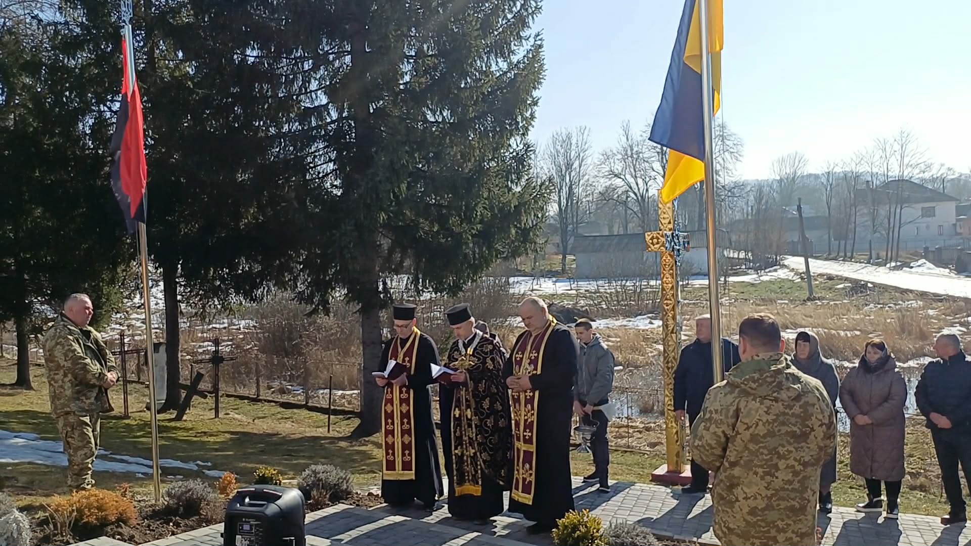 Урочисте освячення стягів на подвір’ї Храму села Цуцулин