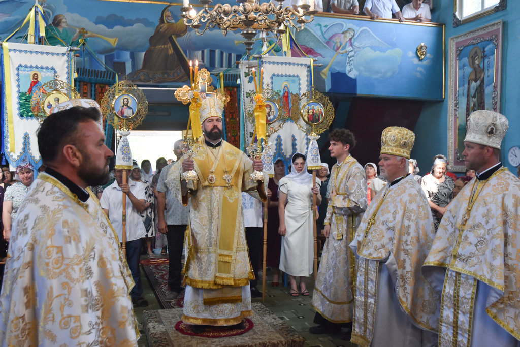 Архіпастирське служіння у Храмі села Торговиця