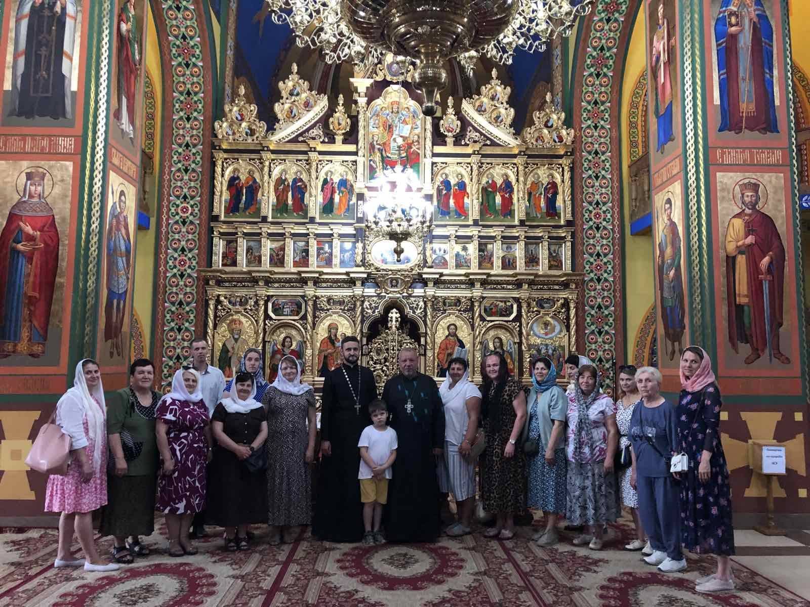 Паломництво парафіян Собору Святого Апостола і Євангелиста Іоана Богослова міста Коломия до святинь Буковини
