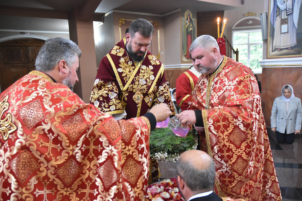 Правлячий Архієрей очолив Всеношну напередодні свята Воздвиження Чесного і Животворчого Хреста Господнього