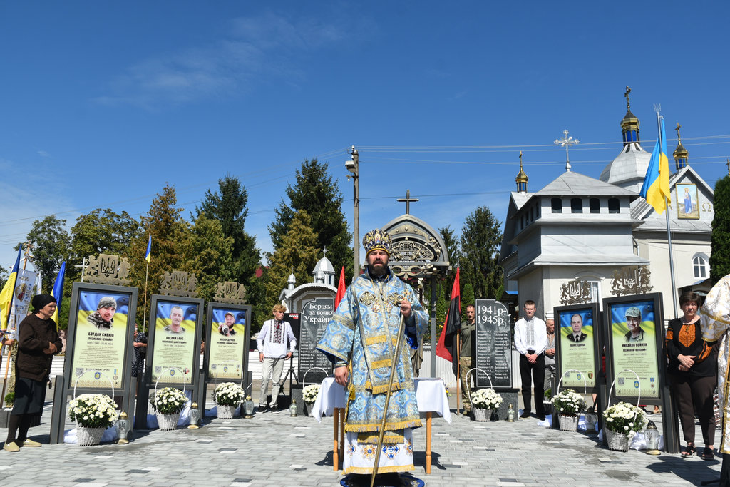 Правлячий Архієрей здійснив освячення Алеї Героїв у селі Рашків